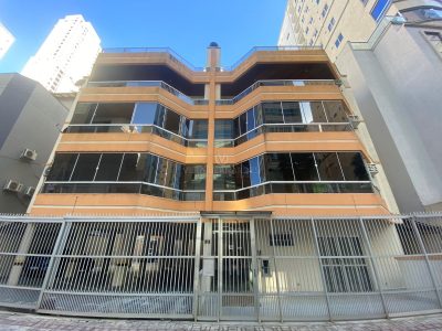 Apartamento à venda com 2 dormitórios, 92m² e 1 vaga no bairro Meia Praia em Itapema