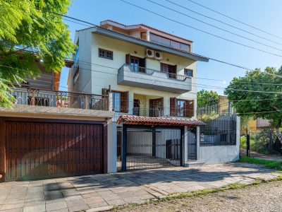 Casa à venda com 3 dormitórios, 437m² e 4 vagas no bairro Imperial Park, Zona Sul de Porto Alegre