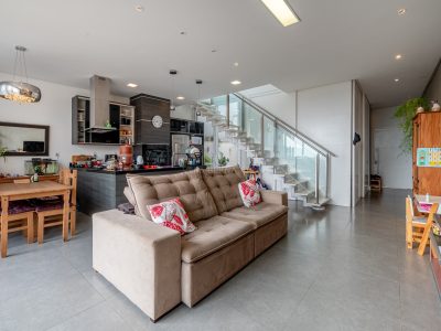 Casa em Condomínio à venda com 3 dormitórios, 197m² e 2 vagas no bairro Vila Nova, Zona Sul de Porto Alegre