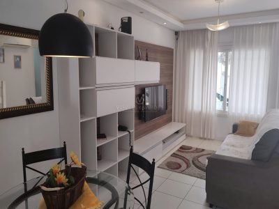 Casa à venda com 3 dormitórios, 125m² e 2 vagas no bairro Hípica, Zona Sul de Porto Alegre