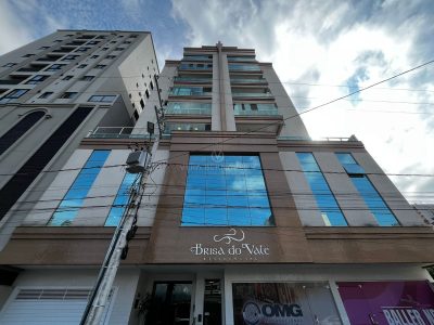 Apartamento à venda com 2 dormitórios, 81m² e 2 vagas no bairro Meia Praia em Itapema
