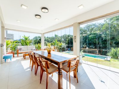 Casa em Condomínio à venda com 3 dormitórios, 340m² e 4 vagas no bairro Alphaville, Zona Sul de Porto Alegre