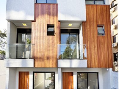 Casa à venda com 3 dormitórios, 142m² e 2 vagas no bairro Tristeza, Zona Sul de Porto Alegre