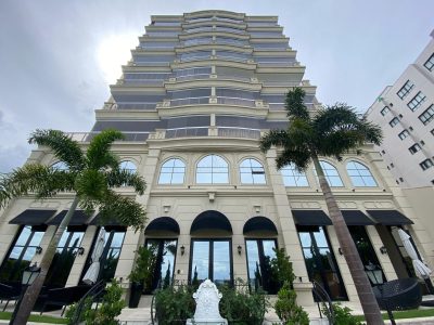 Apartamento à venda com 4 dormitórios, 200m² e 4 vagas no bairro Meia Praia em Itapema