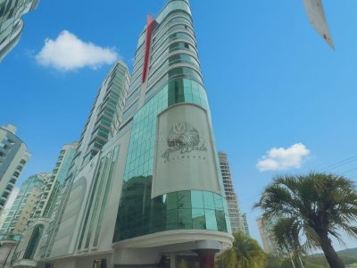 Apartamento à venda com 3 dormitórios, 123m² e 2 vagas no bairro Centro em Itapema