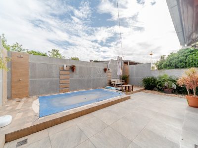 Casa à venda com 3 dormitórios, 147m² e 3 vagas no bairro Guarujá, Zona Sul de Porto Alegre