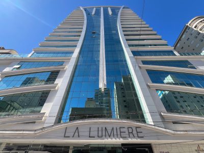 Apartamento à venda com 4 dormitórios, 207m² e 4 vagas no bairro Meia Praia em Itapema