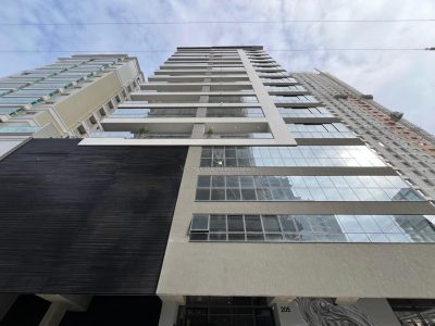 Apartamento à venda com 4 dormitórios, 180m² e 3 vagas no bairro Meia Praia em Itapema