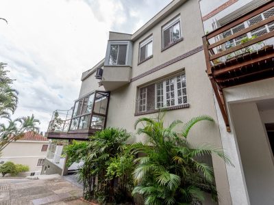 Casa em Condomínio à venda com 3 dormitórios, 297m² e 4 vagas no bairro Pedra Redonda, Zona Sul de Porto Alegre