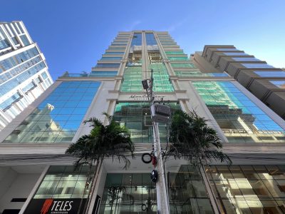 Apartamento à venda com 3 dormitórios, 117m² e 2 vagas no bairro Meia Praia em Itapema