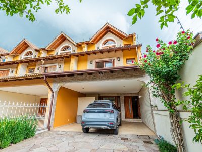 Casa à venda com 3 dormitórios, 300m² e 2 vagas no bairro Vila Assunção, Zona Sul de Porto Alegre