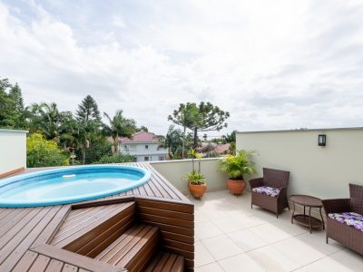 Casa à venda com 3 dormitórios, 186m² e 2 vagas no bairro Tristeza, Zona Sul de Porto Alegre