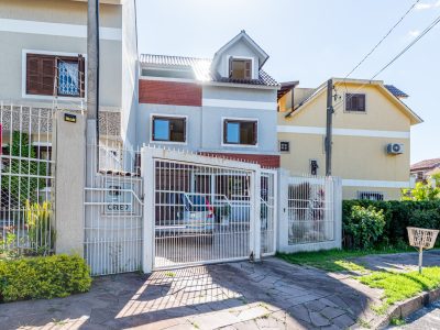 Casa à venda com 3 dormitórios, 156m² e 3 vagas no bairro Espírito Santo, Zona Sul de Porto Alegre