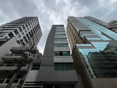 Apartamento à venda com 3 dormitórios, 107m² e 2 vagas no bairro Meia Praia em Itapema