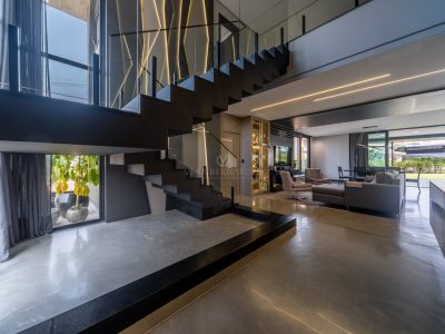 Casa em Condomínio à venda com 6 dormitórios, 440m² e 4 vagas no bairro Alphaville, Zona Sul de Porto Alegre