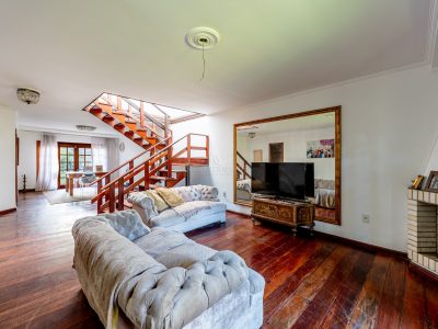 Casa à venda com 4 dormitórios, 275m² e 2 vagas no bairro Ipanema, Zona Sul de Porto Alegre