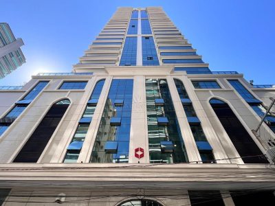 Apartamento à venda com 3 dormitórios, 135m² e 2 vagas no bairro Meia Praia em Itapema