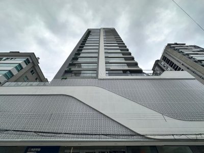 Apartamento à venda com 3 dormitórios, 134m² e 2 vagas no bairro Meia Praia em Itapema