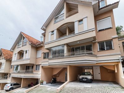 Casa em Condomínio à venda com 3 dormitórios, 230m² e 2 vagas no bairro Pedra Redonda, Zona Sul de Porto Alegre