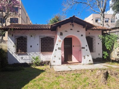 Casa à venda com 3 dormitórios, 115m² e 4 vagas no bairro Tristeza, Zona Sul de Porto Alegre