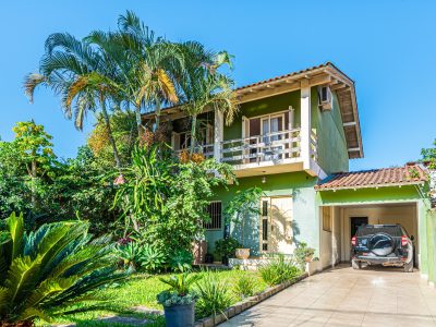 Casa à venda com 3 dormitórios, 202m² e 3 vagas no bairro Cristal, Zona Sul de Porto Alegre