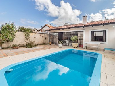 Casa à venda com 3 dormitórios, 242m² e 3 vagas no bairro Ipanema, Zona Sul de Porto Alegre