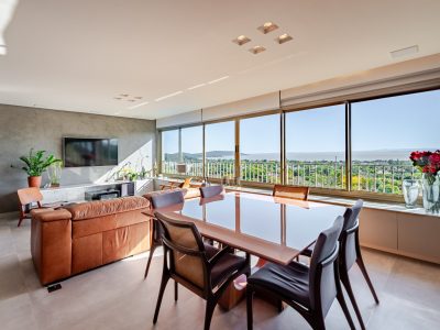 Apartamento à venda com 3 dormitórios, 126m² e 2 vagas no bairro Cavalhada, Zona Sul de Porto Alegre