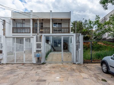 Casa à venda com 2 dormitórios, 99m² e 2 vagas no bairro Imperial Park, Zona Sul de Porto Alegre