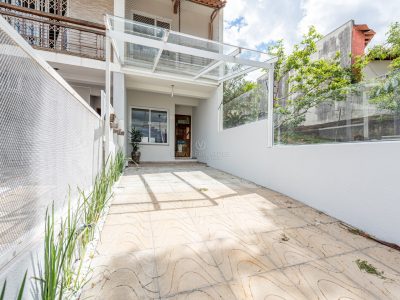 Casa à venda com 2 dormitórios, 99m² e 2 vagas no bairro Imperial Park, Zona Sul de Porto Alegre