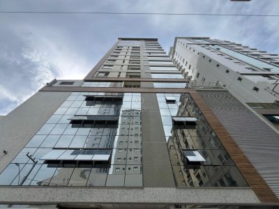 Apartamento à venda com 3 dormitórios, 131m² e 2 vagas no bairro Meia Praia em Itapema