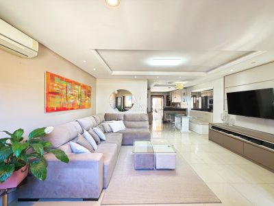 Casa à venda com 3 dormitórios, 127m² e 2 vagas no bairro Guarujá, Zona Sul de Porto Alegre