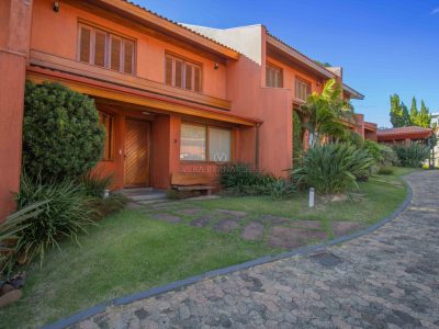 Casa em Condomínio à venda com 3 dormitórios, 286m² e 2 vagas no bairro Cristal, Zona Sul de Porto Alegre