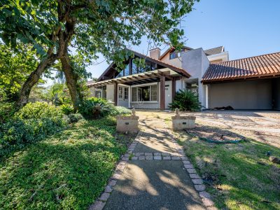 Casa em Condomínio à venda com 3 dormitórios, 196m² e 4 vagas no bairro Terra Ville, Zona Sul de Porto Alegre
