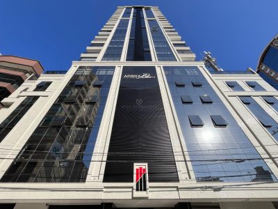 Apartamento à venda com 3 dormitórios, 153m² e 2 vagas no bairro Meia Praia em Itapema