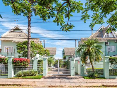 Casa em Condomínio à venda com 4 dormitórios, 201m² e 2 vagas no bairro Guarujá, Zona Sul de Porto Alegre