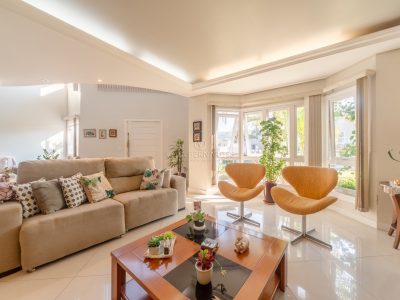 Casa em Condomínio à venda com 3 dormitórios, 201m² e 4 vagas no bairro Vila Nova, Zona Sul de Porto Alegre