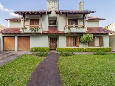 Casa à venda com 3 dormitórios, 432m² e 8 vagas no bairro Tristeza em Porto Alegre