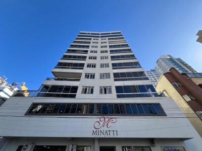 Apartamento à venda com 3 dormitórios, 130m² e 2 vagas no bairro Meia Praia em Itapema