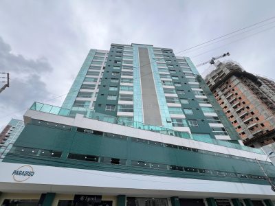 Apartamento à venda com 2 dormitórios, 105m² e 2 vagas no bairro Centro em Itapema