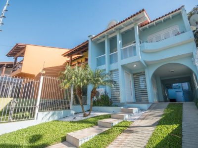 Casa à venda com 3 dormitórios, 217m² e 3 vagas no bairro Vila Assunção, Zona Sul de Porto Alegre