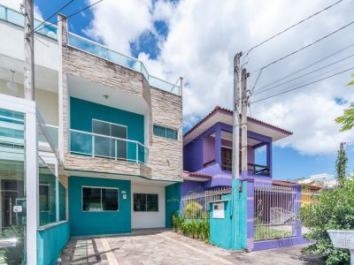 Casa à venda com 3 dormitórios, 138m² e 2 vagas no bairro Hípica, Zona Sul de Porto Alegre