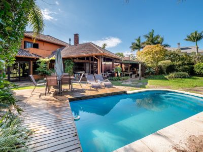 Casa em Condomínio à venda com 4 dormitórios, 480m² e 3 vagas no bairro Terra Ville, Zona Sul de Porto Alegre