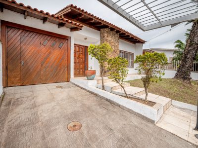 Casa Térrea à venda com 3 dormitórios, 350m² e 3 vagas no bairro Ipanema, Zona Sul de Porto Alegre