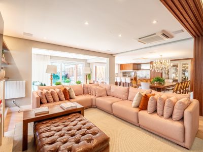 Casa em Condomínio à venda com 3 dormitórios, 430m² e 4 vagas no bairro Pedra Redonda, Zona Sul de Porto Alegre