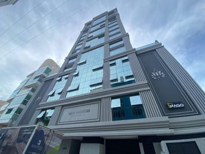 Apartamento à venda com 3 dormitórios, 117m² e 2 vagas no bairro Meia Praia em Itapema