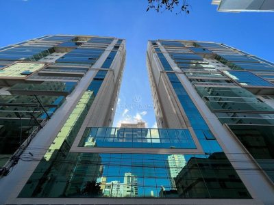 Apartamento à venda com 4 dormitórios, 180m² e 2 vagas no bairro Meia Praia em Itapema