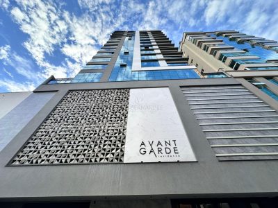 Apartamento à venda com 3 dormitórios, 129m² e 2 vagas no bairro Meia Praia em Itapema