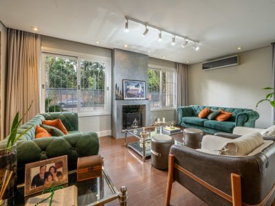 Casa Térrea à venda com 4 dormitórios, 350m² e 4 vagas no bairro Jardim Isabel, Zona Sul de Porto Alegre