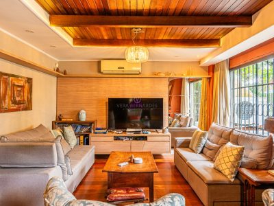 Casa à venda com 3 dormitórios, 300m² e 6 vagas no bairro Ipanema, Zona Sul de Porto Alegre