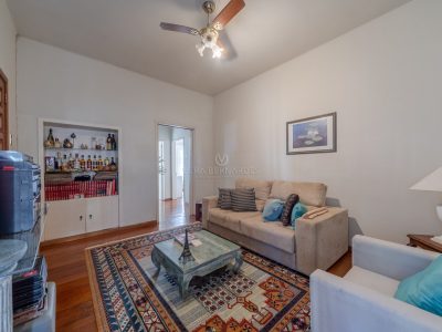 Casa à venda com 4 dormitórios, 180m² e 4 vagas no bairro Tristeza, Zona Sul de Porto Alegre